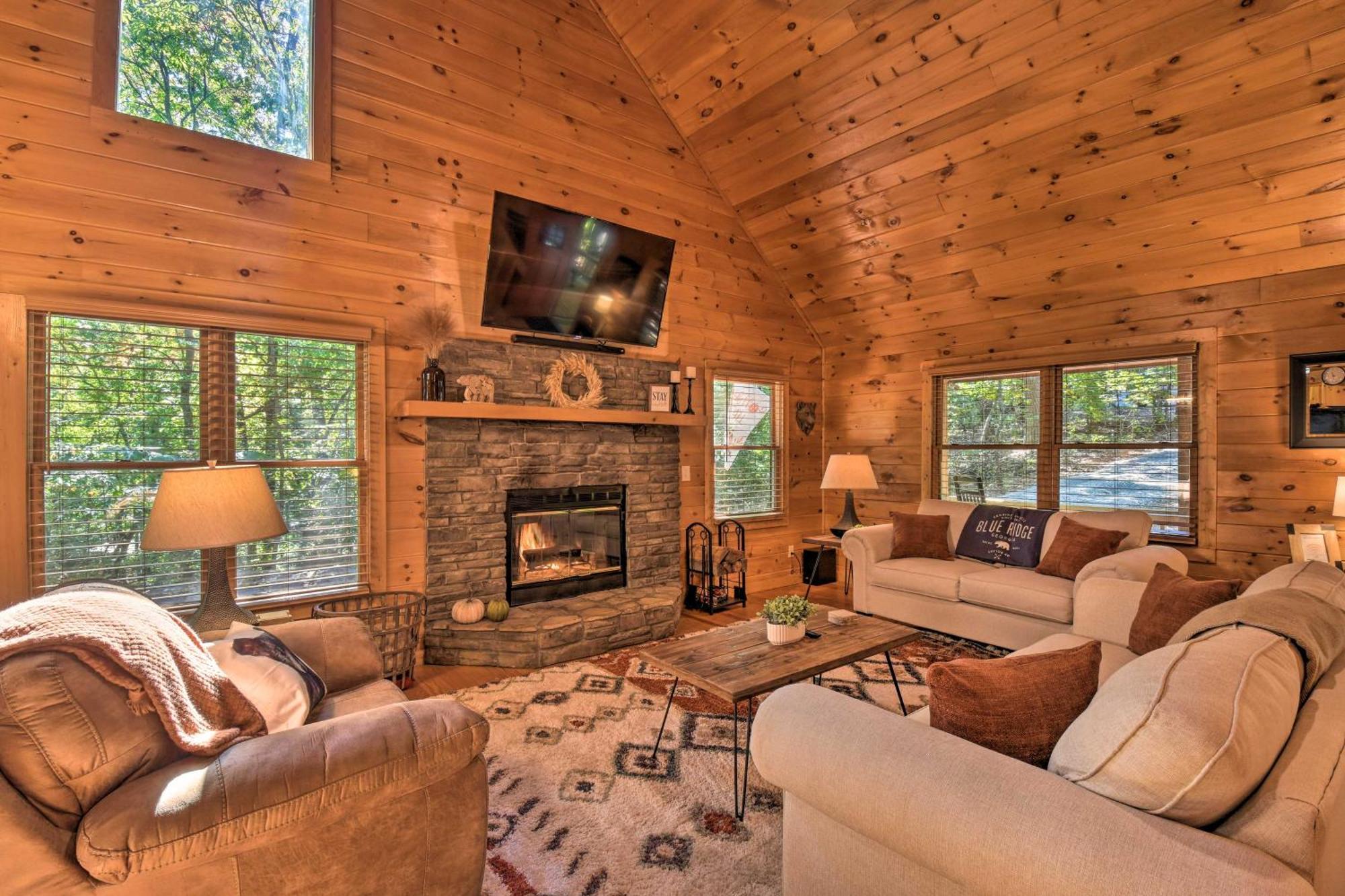 Blue Ridge Cabin Hot Tub, Fire Pit And Grill! المظهر الخارجي الصورة