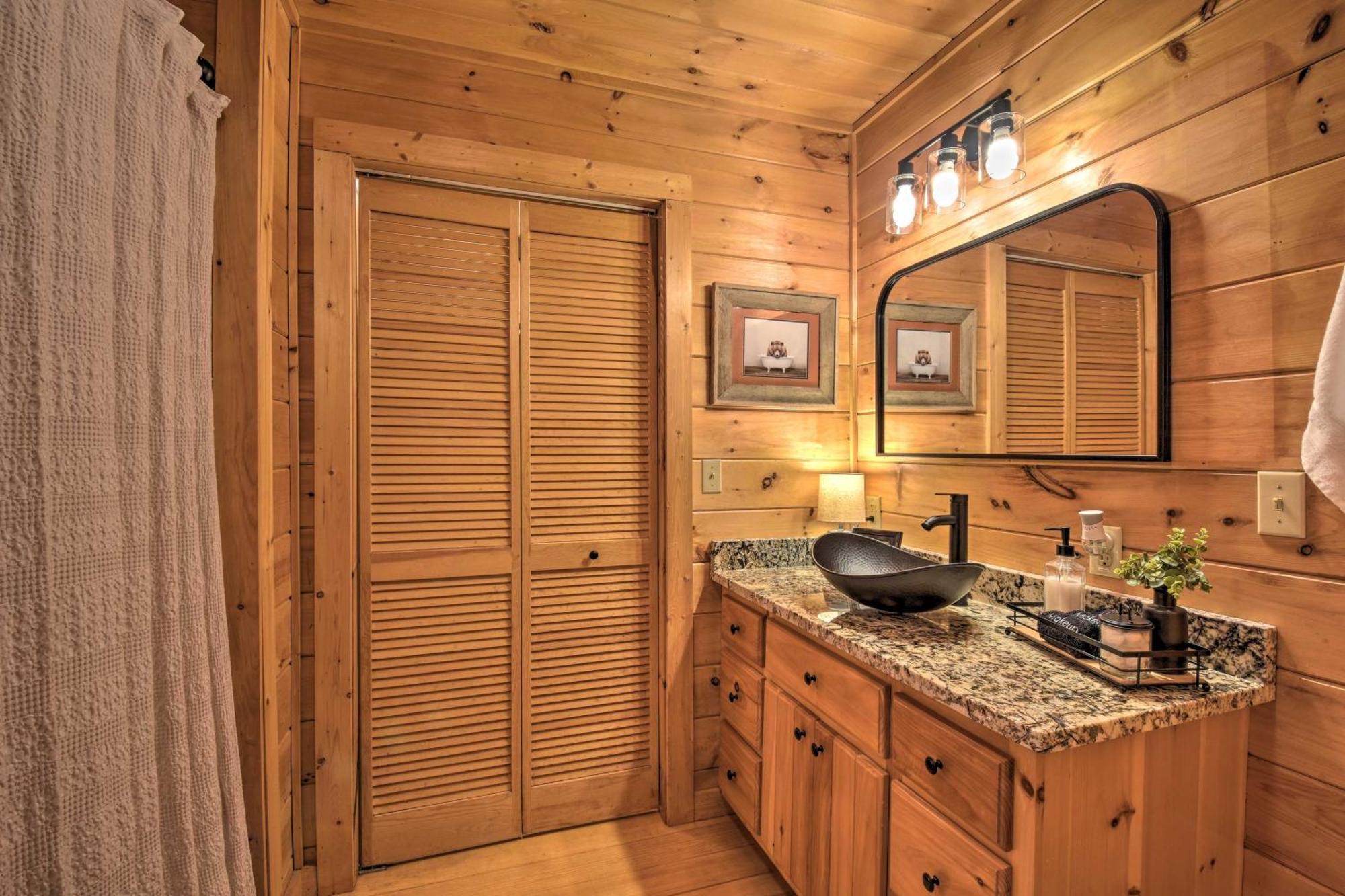 Blue Ridge Cabin Hot Tub, Fire Pit And Grill! المظهر الخارجي الصورة