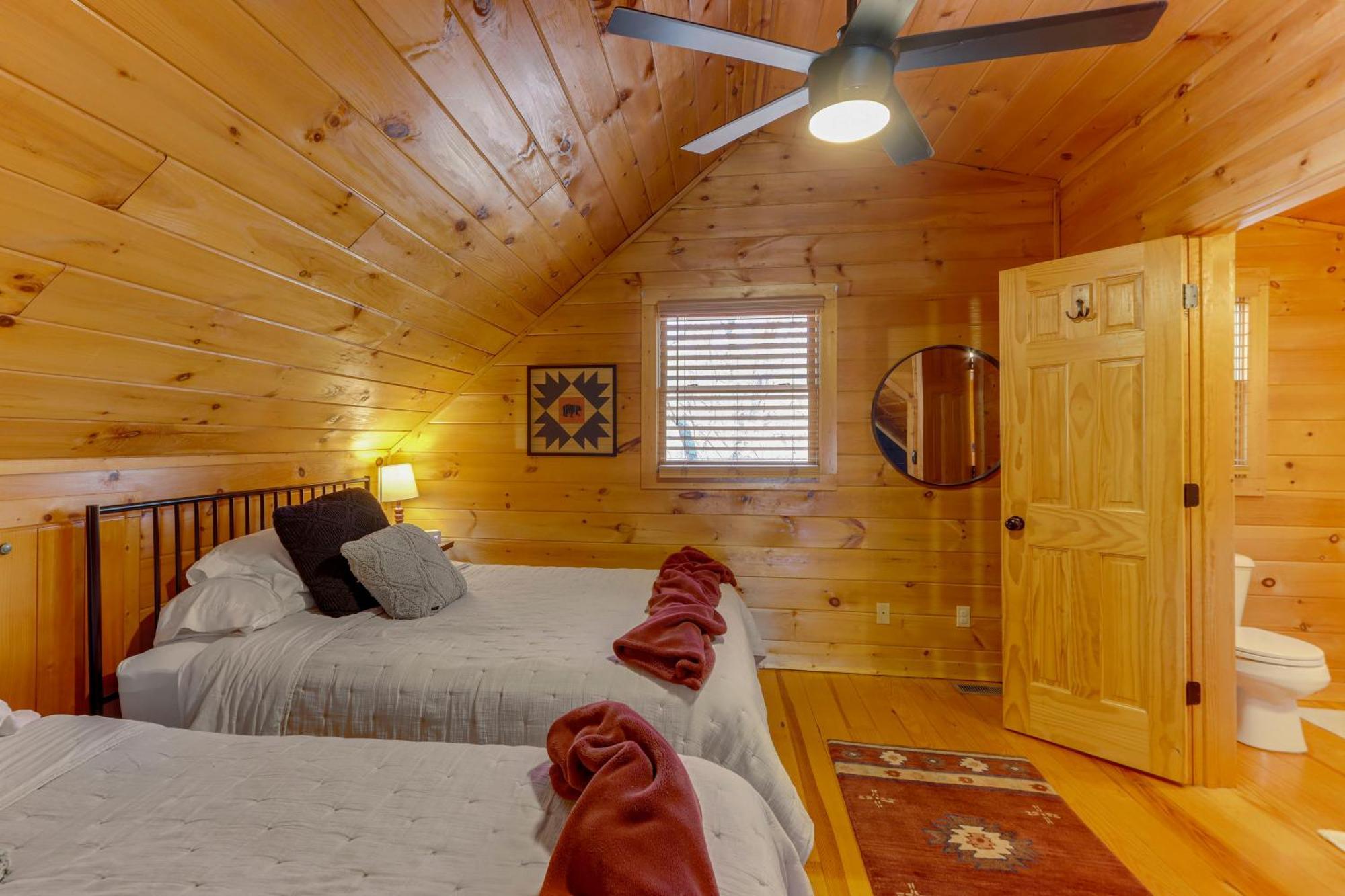 Blue Ridge Cabin Hot Tub, Fire Pit And Grill! المظهر الخارجي الصورة